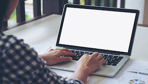 business woman working on laptop - DomiDocs