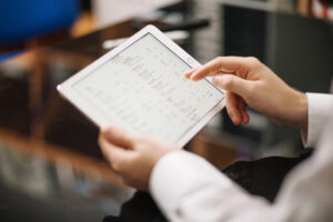 unrecognizable man working with tablet - DomiDocs