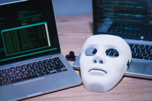 hackers mask laptop - DomiDocs